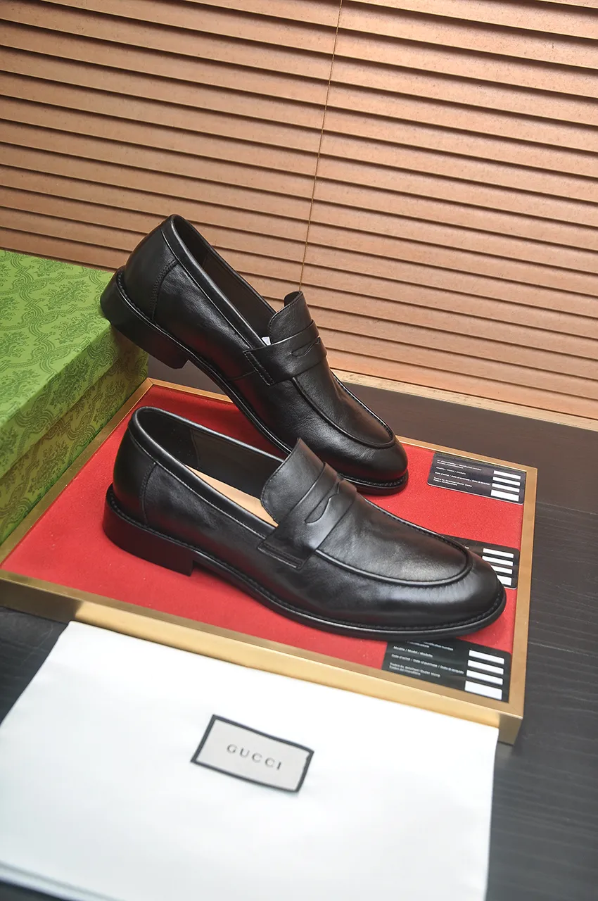 Men's shoes 💰580💶 Brand: GUCCI (Gucci) Standard code: Men's code 38/44 (45 can be customized) Grade: Same as the official website Original quality Material: Original cowhide Water-dyed cowhide lining Original rubber outsole Style category: Men's fashionable casual leather shoes Distinguished big-name luxury elements Top luxury Color: Actual picture